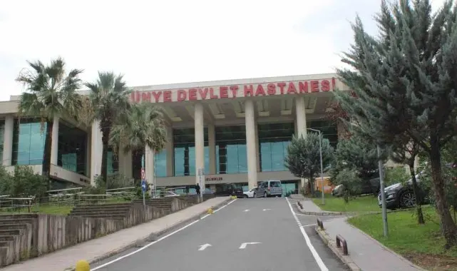 Sataştığı belediye işçisini sırtından bıçakladı