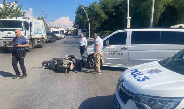 Serik'te VİP araçla motosiklet çarpıştı, 1 yaralı