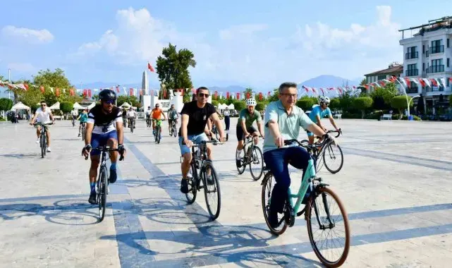 Fethiye'de temiz hava ve sağlıklı yaşam için pedalladılar