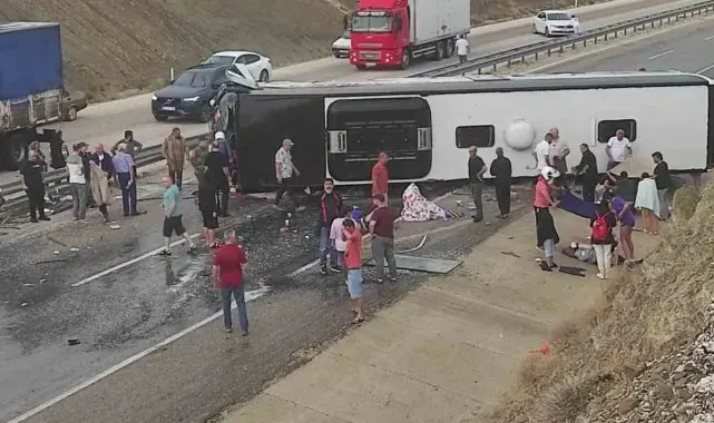 Antalya'da yolcu otobüsü devrildi: 10 yaralı