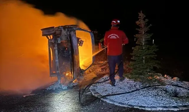 Havran'da sürücü yanan araçtan canını zor kurtardı
