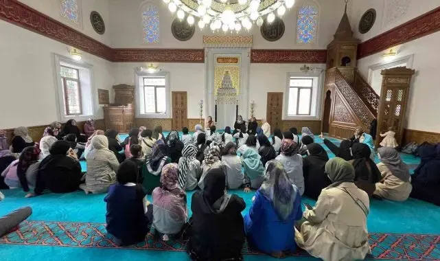 Gençler ve çocuklar cami-genç buluşmasında bir araya geldiler