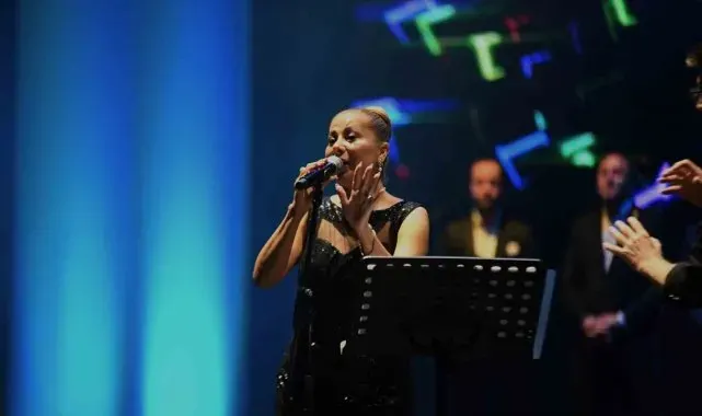Başkanlar, Zeki Müren şarkıları söyledi