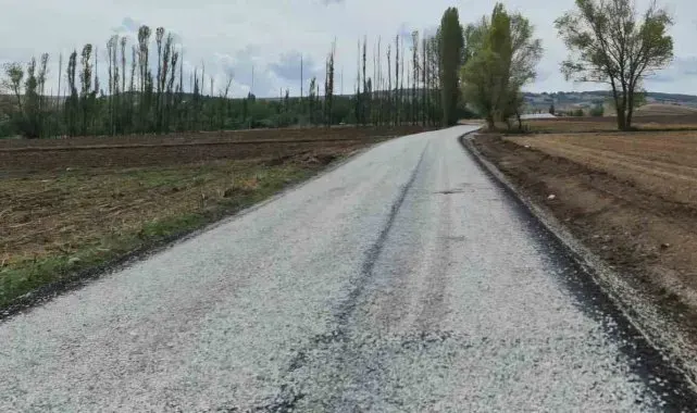 Alaca'nın köy yolları konforlu hale geliyor