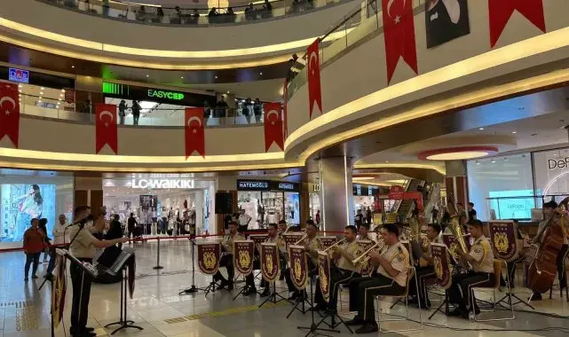 Malatya Park AVM'de Gaziler Günü konseri