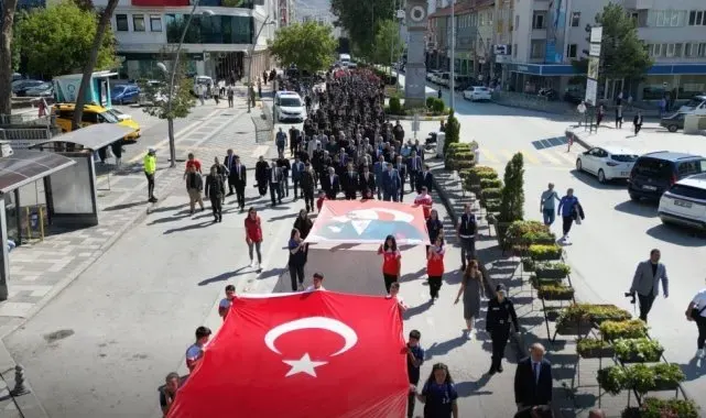 Çankırı'da yüzlerce vatandaş kahramanlar için yürüdü