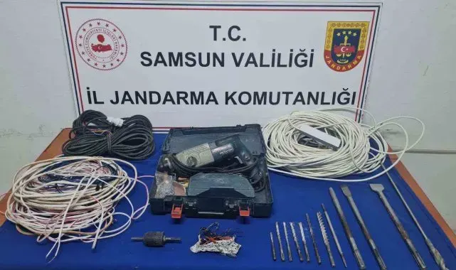 Jandarma kaçak kazı yapan 2 kişiyi yakaladı