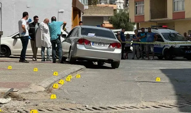 Mersin'de otomobile silahlı saldırı: Ağabey öldü, kardeşi ağır yaralı
