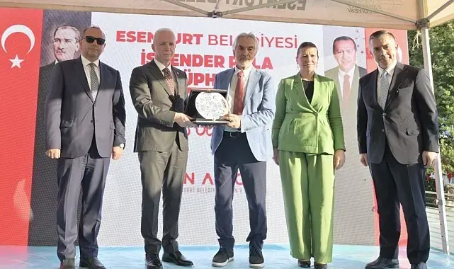 Esenyurt'ta emekliler kafesi ile kütüphane tesisleri hizmete açıldı