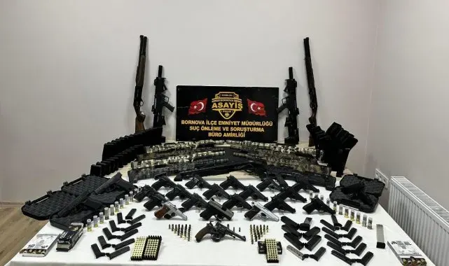 İzmir'de silah tacirlerinin adreslerinde cephane ele geçirildi