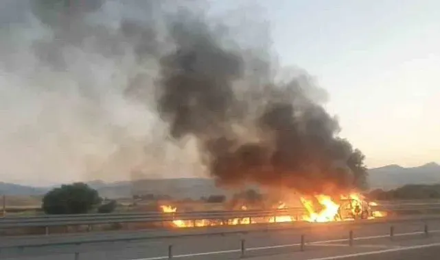 Muş'ta seyir halindeki araç alev alev yandı