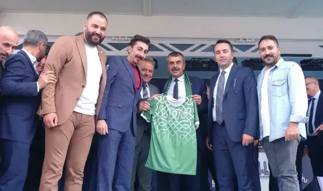 Milli Eğitim Bakanı Tekin'e Tortumspor forması