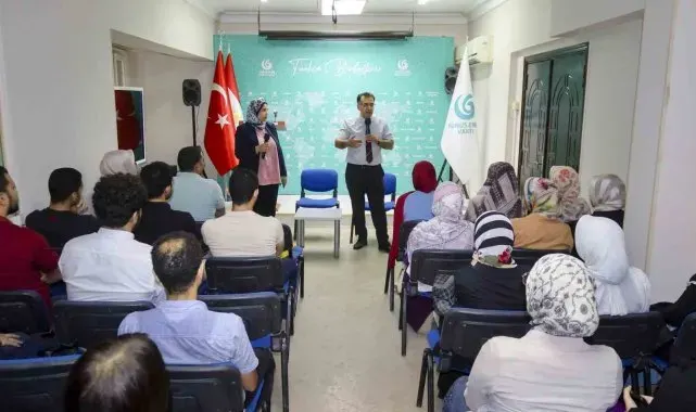 Türkiye Bursları Oryantasyon ve tanıtım programı öğrencileri Yunus Emre Enstitüsünde bir araya geldi.