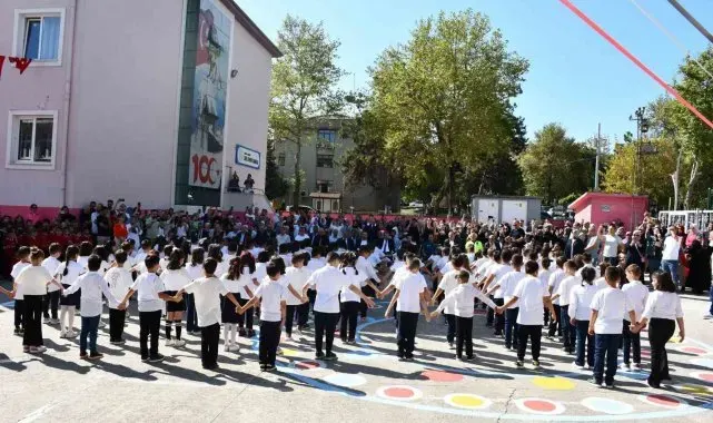 Vezirköprü'de İlköğretim Haftası kutlaması