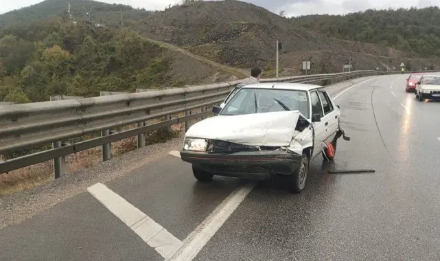 Samsun'da otomobil bariyere çarptı: 3 yaralı