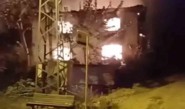 Bursa'da korkutan yangın : Alevler geceyi aydınlattı