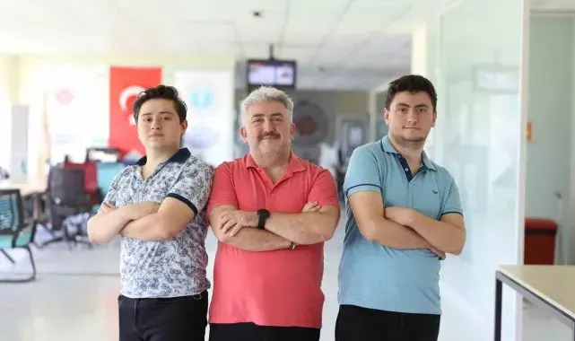 Eşinin evlilik şartını yerine getirdi, 24'üncü üniversitesini oğullarıyla okuyacak