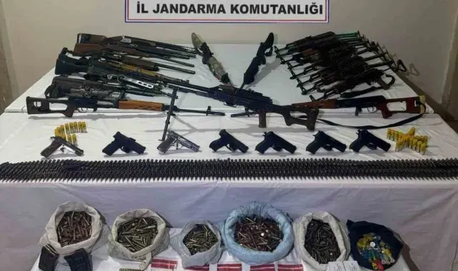 Mardin'de 8 ayrı adrese operasyonda cephanelik çıktı: 10 gözaltı