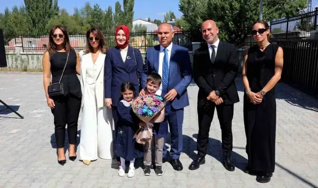 Hayırsever iş insanı, doğduğu evi kütüphaneye çevirdi, bahçesinde okul yaptı