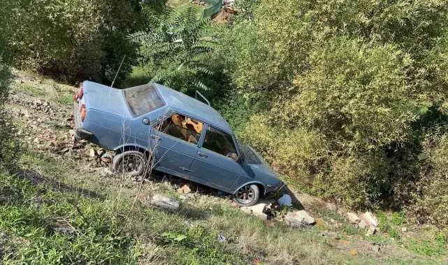 Dereye uçan otomobilden burnu bile kanamadan çıktı