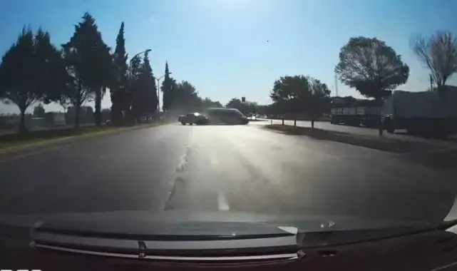 Kahramanmaraş'ta 6 kişinin yaralandığı kaza araç kamerasına yansıdı