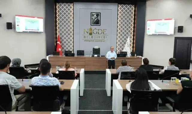Niğde'de Belediye Personeline "Aile Ve Kurum İçi İletişim" Eğitimi