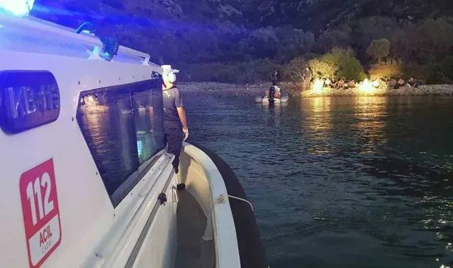 Girneyit koyunda bir göçmen kaçakçısı ve 16 düzensiz göçmen yakalandı
