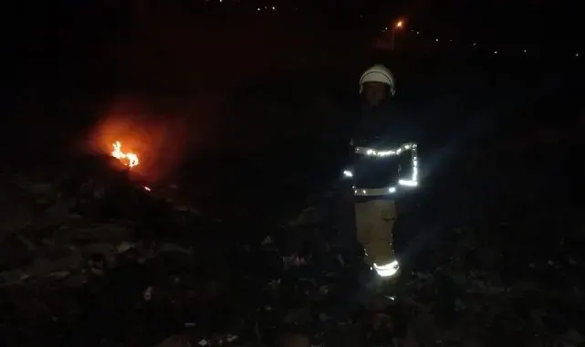 Samandağ'da moloz yangını