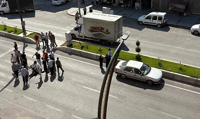 Yaya geçidinde otomobilin çarptığı yaşlı adam yaralandı