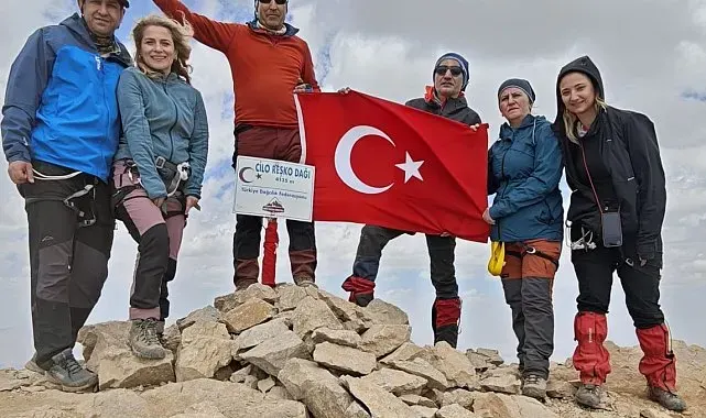 Ankara'dan Hakkâri'ye uzanan zirve macerası: 7 dağcı Reşko'yu aştı