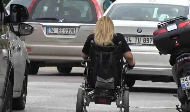 Yalova'da engellilerin tekerlekli sandalyeyle tehlikeli yolculuğu isyan ettirdi