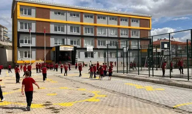 Afyonkarahisar'da iki okul çoklu yabancı dil alanın da pilot okul seçildi