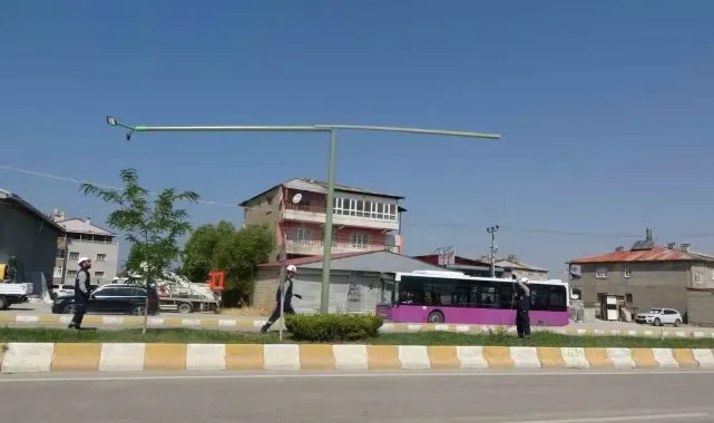 Türkiye'de ilk kez Van'da uygulandı: Ekipler direğe çıkmadan arızayı gideriyor