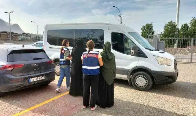 İzmir merkezli 'terörizm finansmanı' operasyonunda 2 tutuklama