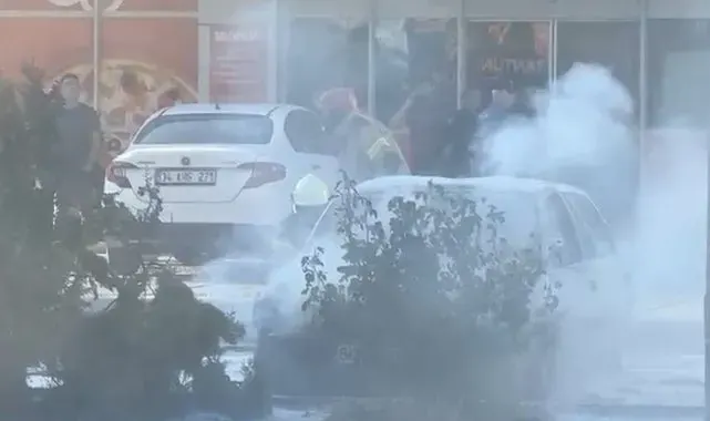 Tokat'ta alev topuna dönen otomobil adeta kül oldu