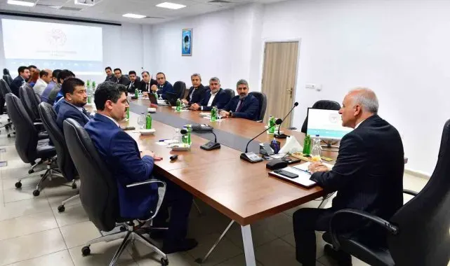 Vali Zorluoğlu, sağlık çalışanlarıyla bir araya geldi