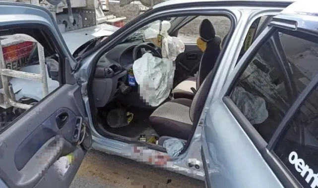 Ankara'da otomobil beton mikserine çarptı: 4 yaralı