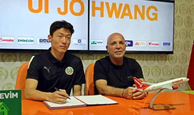 Alanyaspor'da yeni transfer Hwang için imza töreni düzenlendi