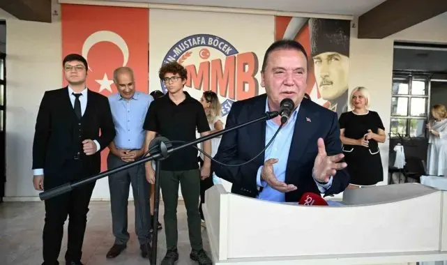 Başkan Muhittin Böcek, yeni eğitim-öğretim yılını Muhittin-Mustafa Böcek Anadolu Lisesi'nde açtı