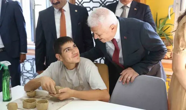Başkan Bozbey, çocukların ilk ders zili heyecanına ortak oldu
