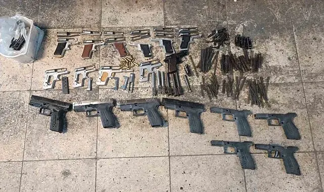 İzmir merkezli 2 ilde dev silah operasyonu: 13 gözaltı