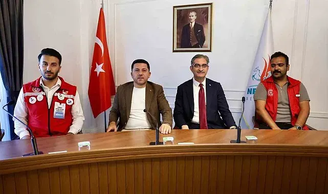 Damla Gönüllülük Hareketi heyetinden Başkan Arı'ya ziyaret