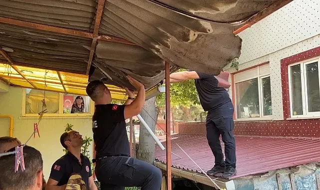 Edirne'de çatıya çıkan şahıs ekiplerin müdahalesiyle kurtarıldı