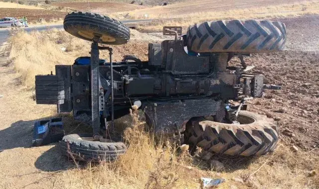 Mardin'de traktör devrildi: 1 yaralı