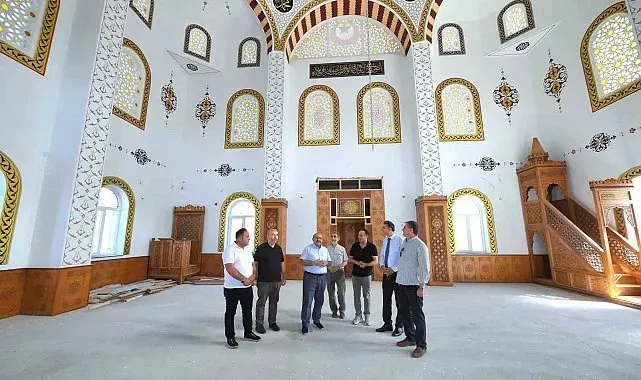 Vali Ustaoğlu Edremit'te yapımı süren cami inşaatını inceledi