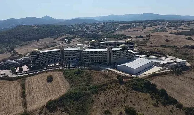 Yalova'da haklarını alamayan çalışanlar otelden ayrılmıyor