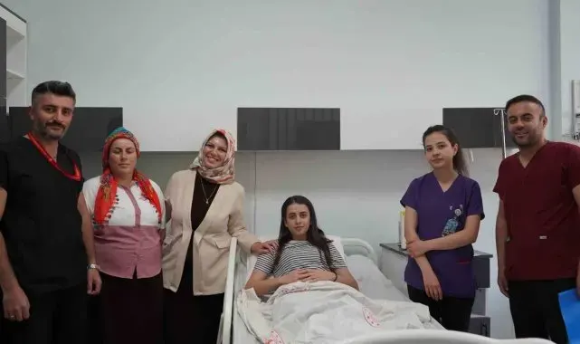 Genç hastanın karaciğerlerinde oluşan 10 santimlik kist kapalı ameliyat ile giderildi