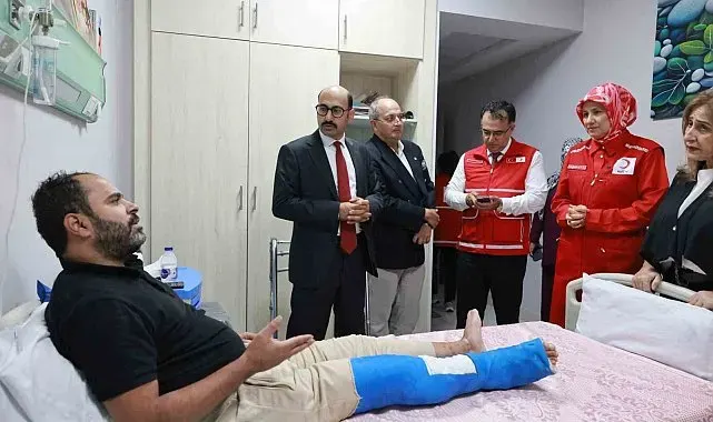 Türk Kızılay Genel Başkanı Yılmaz, Kahire'de Gazzeli hastaları ziyaret etti