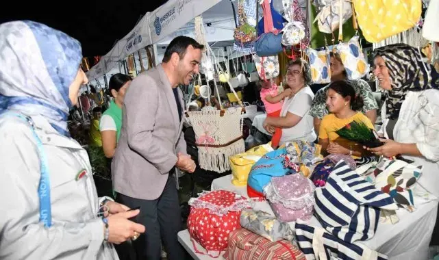 Kadınlar el emeği ürünlerini görücüye çıkardı