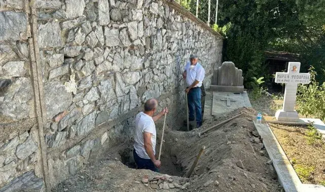Şişli Rum Ortodoks Mezarlığı'nda kazı yapan 4 define avcısı yakalandı